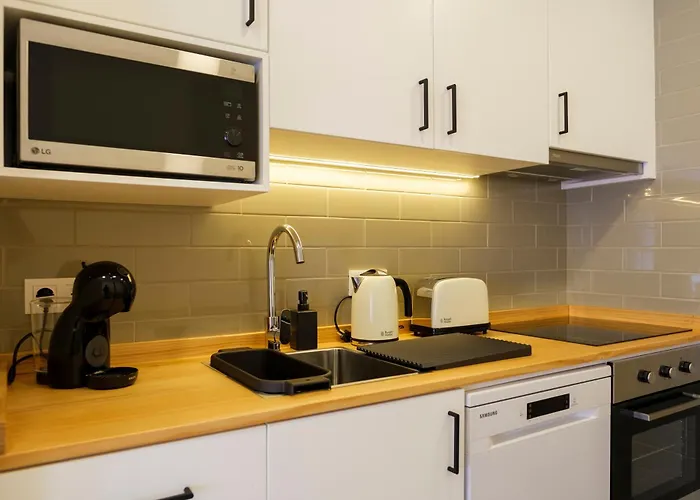 Azimute 3 - T2 Moderno Centro Historico Angra *