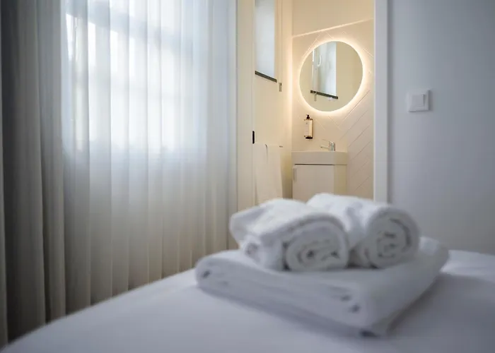 Azimute 3 - T2 Moderno Centro Historico Angra *