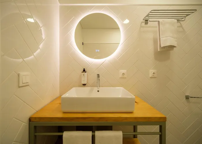 Azimute 3 - T2 Moderno Centro Historico Angra *