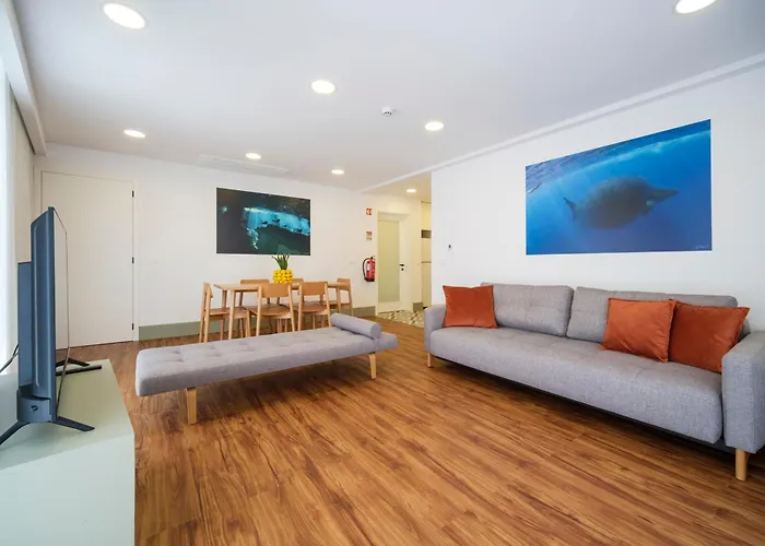 Azimute 3 - T2 Moderno Centro Historico Angra Angra do Heroísmo