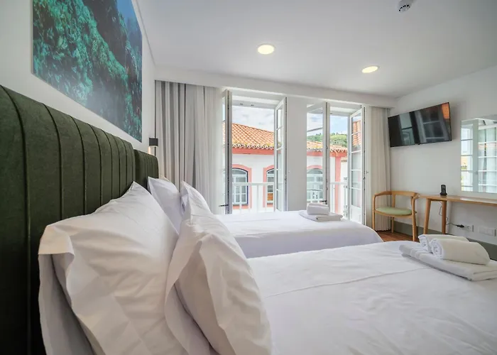 Azimute 3 - T2 Moderno Centro Historico Angra * Angra do Heroísmo