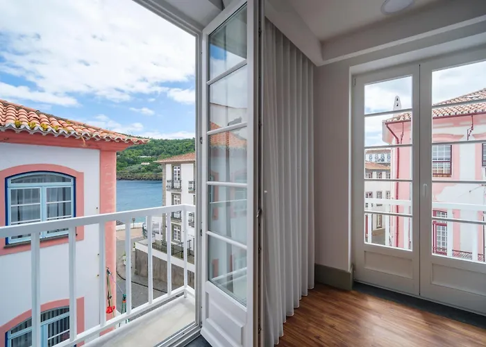 Azimute 3 - T2 Moderno Centro Historico Angra Daire Angra do Heroísmo