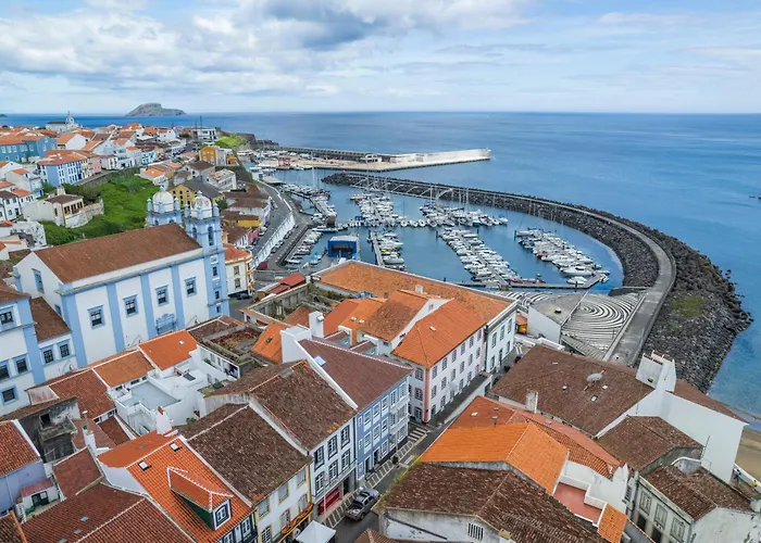 Azimute 3 - T2 Moderno Centro Historico Angra *