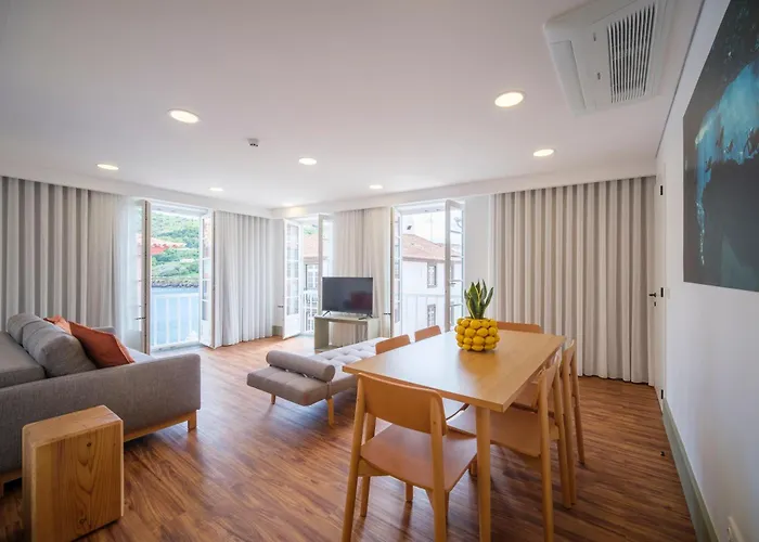 Azimute 3 - T2 Moderno Centro Historico Angra Daire